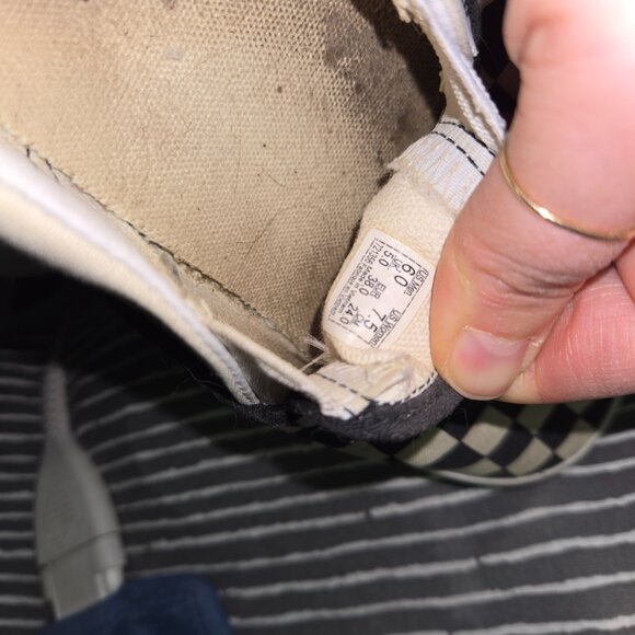 Vans - Picture 7 of 12